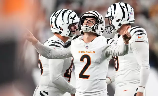Cincinnati Bengals kicker Evan McPherson (2) celebrates his field goal during the second half of an NFL football game against the Pittsburgh Steelers in Cincinnati Thursday, Oct. 16, 2025. (AP Photo/Jeff Dean)