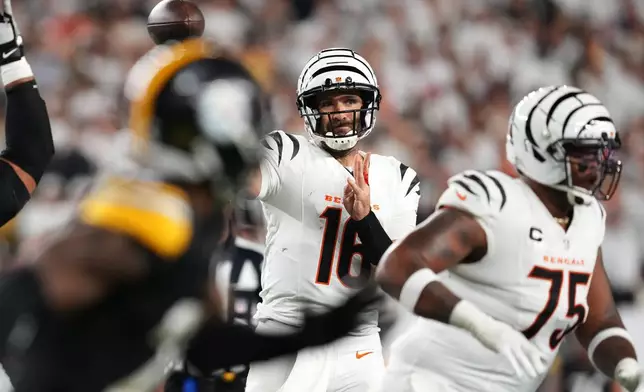 Cincinnati Bengals quarterback Joe Flacco (16) throws a pass during the second half of an NFL football game against the Pittsburgh Steelers in Cincinnati Thursday, Oct. 16, 2025. (AP Photo/Jeff Dean)