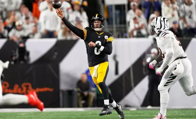 Pittsburgh Steelers quarterback Aaron Rodgers (8) gets a pass off while under pressure by Cincinnati Bengals defensive tackle Tedarrell Slaton, right, during the second half of an NFL football game in Cincinnati, Thursday, Oct. 16, 2025. (AP Photo/Carolyn Kaster)