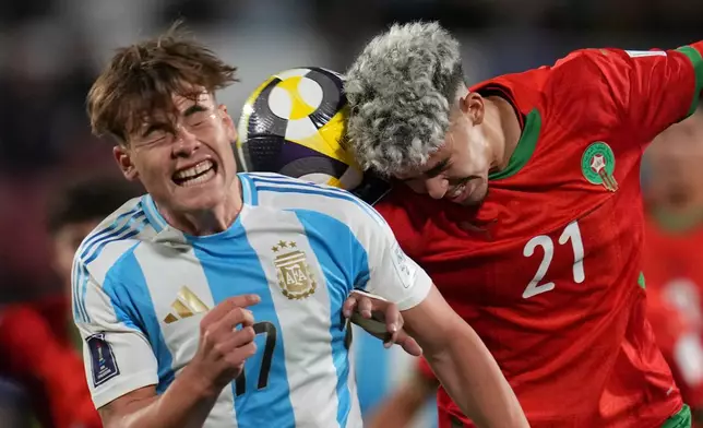Morocco's Yassir Zabiri, right, and Argentina's Mateo Silvetti go for a header during the FIFA U-20 World Cup final soccer match in Santiago, Chile, Sunday, Oct. 19, 2025. (AP Photo/Esteban Felix)
