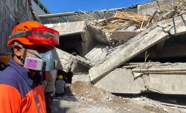 Rescuers search for victims after a building under construction collapsed, at an Islamic boarding school in Sidoarjo, East Java, Indonesia, Wednesday, Oct. 1, 2025. (AP Photo/Trisnadi)