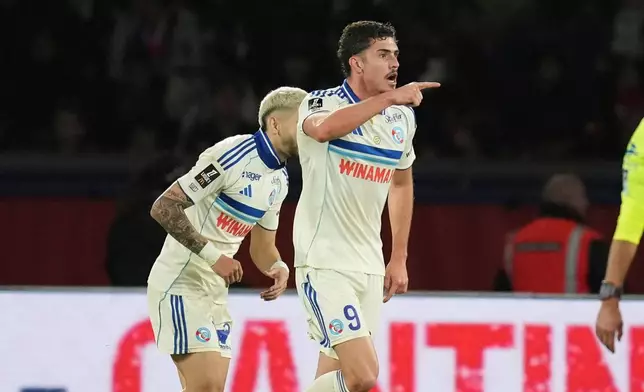 Strasbourg's Joaquin Panichelli, right, celebrates after scoring his side's opening goal during the French League One soccer match between Paris Saint-Germain and Strasbourg, in Paris, France, Friday, Oct. 17, 2025. (AP Photo/Christophe Ena)