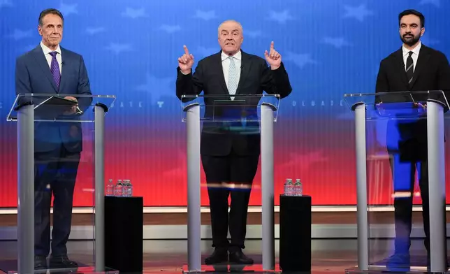Republican candidate Curtis Sliwa, center, speaks during a mayoral debate with independent candidate former New York Gov. Andrew Cuomo, left, and Democratic candidate Zohran Mamdani, Thursday, Oct. 16, 2025, in New York. (AP Photo/Angelina Katsanis, Pool)