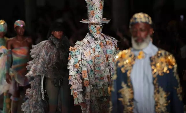 Models wear creations from the Dario Mittmann collection during the Sao Paulo Fashion Week, Thursday, Oct. 16, 2025. (AP Photo/Ettore Chiereguini)