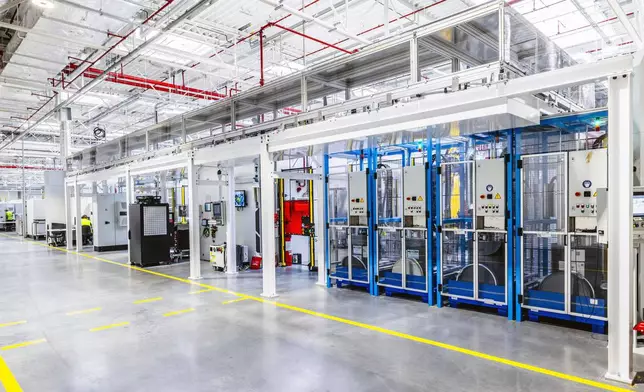 Interior of Lyten’s Dwa Battery Energy Storage System (BESS) Manufacturing Facility in Gdańsk, Poland. The clean, modern production space is equipped with advanced battery manufacturing systems and designed for scalable, high-efficiency energy storage assembly.