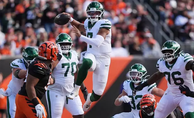 New York Jets quarterback Justin Fields (7) leaps past the line of scrimmage during the second half of an NFL football game against the Cincinnati Bengals, Sunday, Oct. 26, 2025, in Cincinnati. (AP Photo/Joshua A. Bickel)