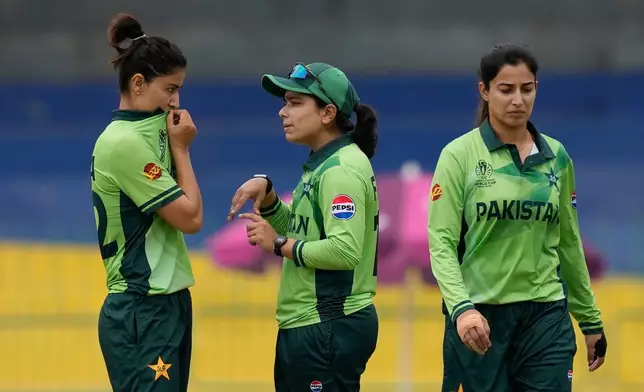 Pakistan's captain Fatima Sana, center, speaks to Pakistan's Diana Baig during the ICC Women's Cricket World Cup match between India and Pakistan at Premadasa Stadium in Colombo, Sri Lanka, Sunday, Oct, 5, 2025. (AP Photo/Eranga Jayawardena)