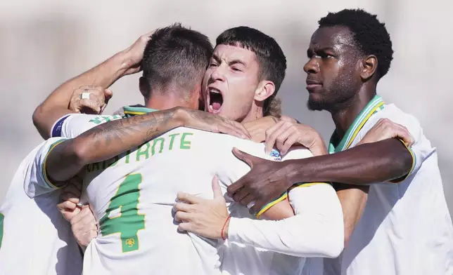 Roma's Bryan Cristante, back to camera, celebrates with teammates after scoring their side's second goal during a Serie A soccer match between Fiorentina and Roma at the Artemio Franchi stadium in Florence, Italy, Sunday, Oct. 5, 2025. (Alfredo Falcone/LaPresse via AP)