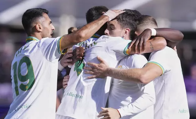 Roma's Matias Soule, center, celebrates with teammates after scoring their side's first goal during a Serie A soccer match between Fiorentina and Roma at the Artemio Franchi stadium in Florence, Italy, Sunday, Oct. 5, 2025. (Alfredo Falcone/LaPresse via AP)