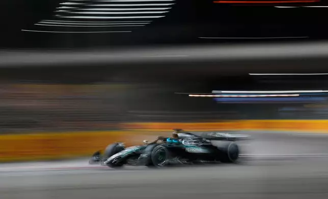 Mercedes driver George Russell of Britain powers his car during the Singapore Formula One Grand Prix at the Marina Bay Street Circuit in Singapore, Sunday, Oct. 5, 2025. (AP Photo/Vincent Thian)