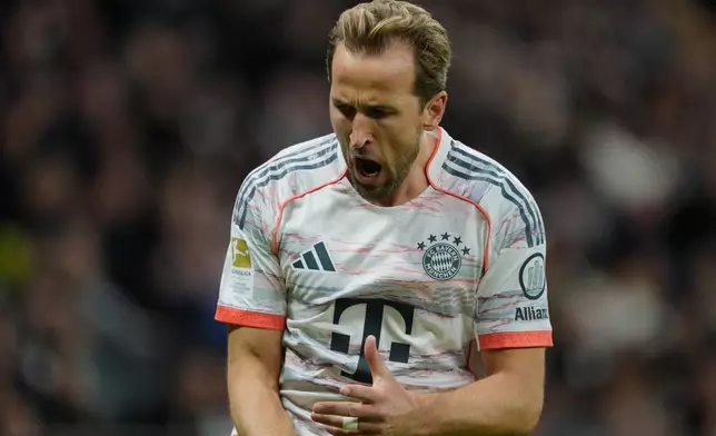 Bayern's Harry Kane celebrates after scoring his side's second goal during the Bundesliga soccer match between Eintracht Frankfurt and FC Bayern Munich in Frankfurt, Germany, Saturday, Oct. 4, 2025. (AP Photo/Michael Probst)