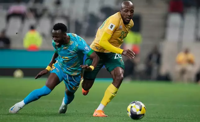 South Africa's Khuliso Mudau, right, and Rwanda's Gilbert Mugisha vie for the ball during a World Cup 2026 group C qualifying soccer match between South Africa and Rwanda at Mbombela Stadium, in Nelspruit, South Africa, Tuesday, Oct. 14, 2025. (AP Photo/Themba Hadebe)