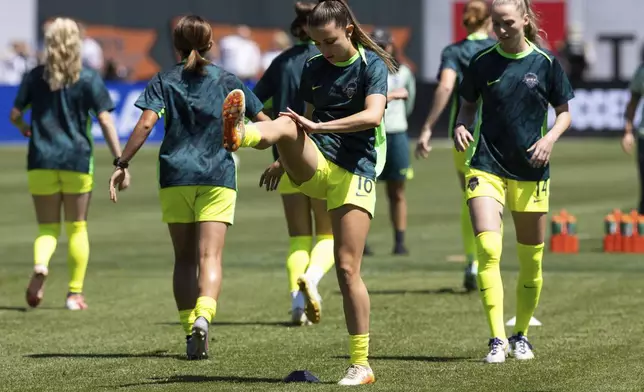 Washington Spirit midfielder Courtney Brown warms up before a NWSL soccer match against Bay FC on Saturday, Aug. 23, 2025, in San Francisco. (AP Photo/Benjamin Fanjoy)