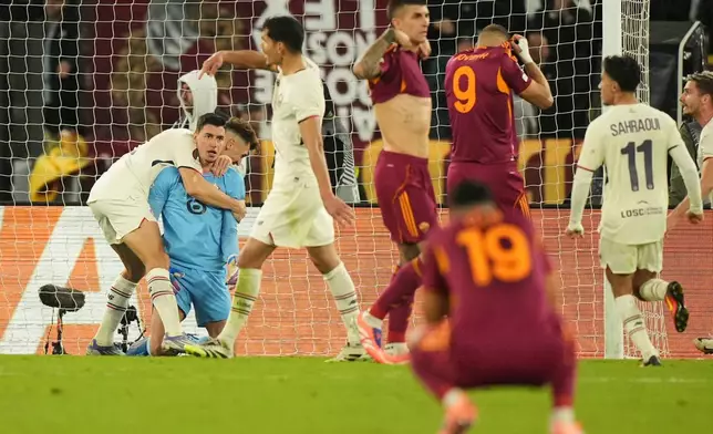 Lille goalkeeper Mile Svilar celebrates with his teammates aver saving a penalty kicked by Roma's Artem Dovbyk during the Europa League Europa League soccer match between AS Roma and Lille at the Olympic stadium in Rome, Thursday, Oct. 2, 2025. (AP Photo/Andrew Medichini)