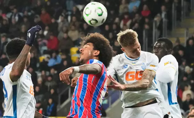 Crystal Palace's Chris Richards, centre, challenges for the ball with Dynamo Kyiv's Volodymyr Brazhko during the Conference League soccer match between Dynamo Kyiv and Crystal Palace in Lublin, Poland, Thursday, Oct. 2, 2025. (AP Photo/Czarek Sokolowski)