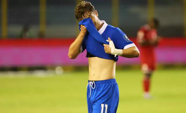 El Salvador's Nathan Ordaz reacts after losing against Panama during a World Cup 2026 qualifying soccer match at Cuscatlan stadium in San Salvador, El Salvador, Friday, Oct. 10, 2025. (AP Photo/Salvador Melendez)