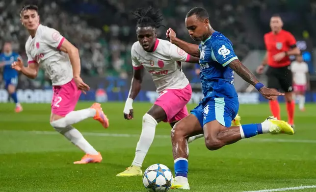 Marseille's Igor Paixao makes an attempt to score past Sporting's Geovany Quenda, centre, and Sporting's Ivan Fresneda during the Champions League opening phase soccer match between Sporting CP and Marseille in Lisbon, Portugal, Wednesday, Oct. 22, 2025. (AP Photo/Armando Franca)