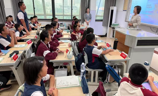 SED leads Mainland study tour for students of senior secondary subject of Citizenship and Social Development to visit Chongqing  Source: HKSAR Government Press Releases