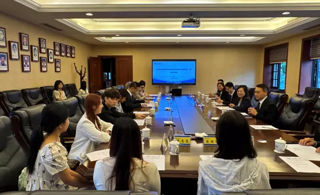 SED leads Mainland study tour for students of senior secondary subject of Citizenship and Social Development to visit Chongqing  Source: HKSAR Government Press Releases
