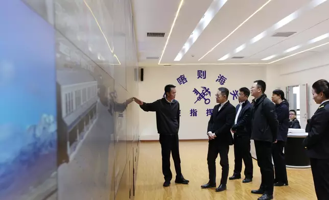 Commissioner of Customs and Excise visits Lhasa Customs District  Source: HKSAR Government Press Releases