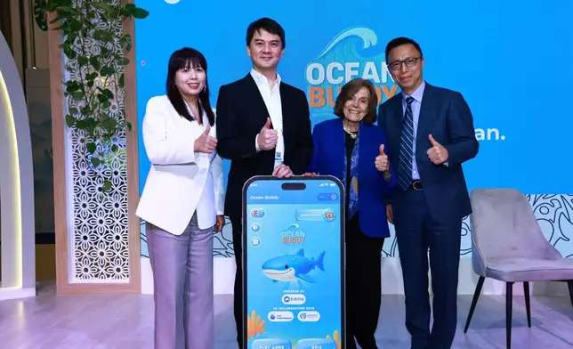From left to right: Sabrina Peng, Senior Vice President and Chief Sustainability Officer of Ant Group; Vince Iswara, CEO and Co-Founder of DANA Indonesia; Dr. Sylvia Earle, Founder and Chair of Mission Blue; and Eric Jing, Chairman of Ant Group, at the launch of Ocean Buddy during the IUCN World Conservation Congress 2025 in Abu Dhabi.