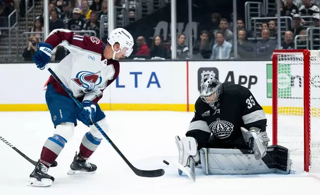 Los Angeles Kings goaltender Darcy Kuemper (35) blocks the shot by Colorado Avalanche center Brock Nelson during the first period of an NHL hockey game, Tuesday, Oct. 7, 2025, in Los Angeles. (AP Photo/Kyusung Gong)