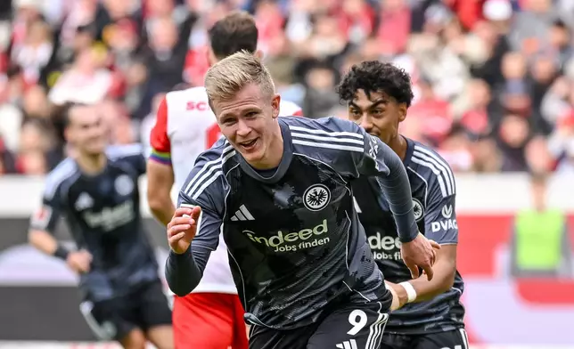 Eintracht Frankfurt's Jonathan Burkardt celebrates scoring a goal, during a German Bundesliga soccer match between SC Freiburg and Eintracht Frankfurt, in Freiburg im Breisgau, Germany, Sunday, Oct. 19, 2025. (Harry Langer/dpa via AP)