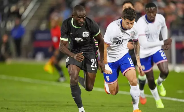 Australia's defender Jason Geria, left, pursues the ball with United States forward Christian Pulisic in the first half of an international friendly soccer match Tuesday, Oct. 14, 2025, in Commerce City, Colo.(AP Photo/David Zalubowski)