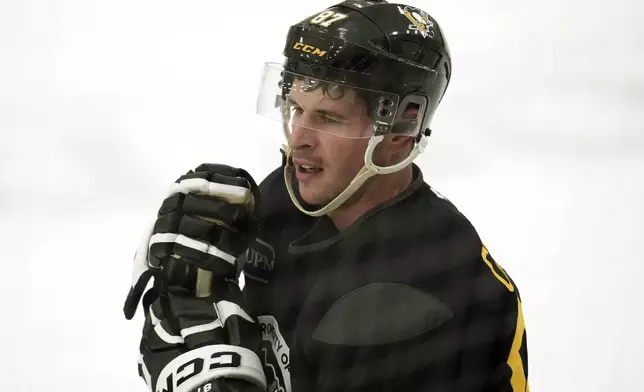 Pittsburgh Penguins Sidney Crosby (87) looks on during the first day of the NHL hockey training camp, Thursday, Sept. 18, 2025, in Cranberry, Pa. (AP Photo/Gene J. Puskar)