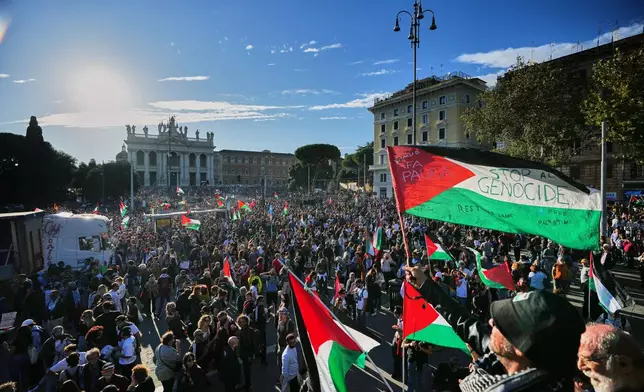 Pro-Palestinian demonstrators gather in Rome's San Giovanni Square, Saturday, Oct. 4, 2025, at the end of a march calling for an end to the war in Gaza. (AP Photo/Alessandra Tarantino)