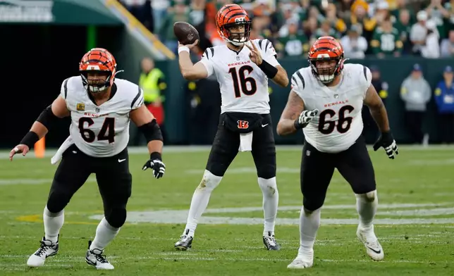 Cincinnati Bengals' Joe Flacco (16) passes in the pocket against the Cincinnati Bengals in the second half of an NFL football game, Sunday, Oct. 12, 2025, in Green Bay, Wis. (AP Photo/Mike Roemer)