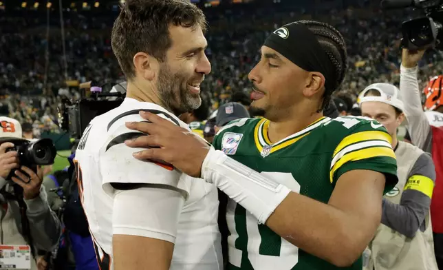 Cincinnati Bengals' Joe Flacco speaks with Green Bay Packers' Jordan Love after an NFL football game, Sunday, Oct. 12, 2025, in Green Bay, Wis. (AP Photo/Matt Ludtke)