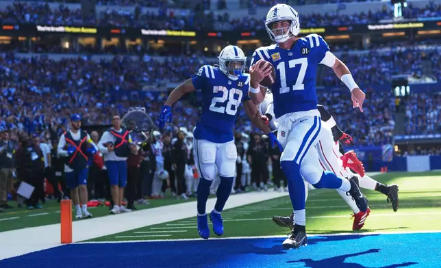 Indianapolis Colts' Daniel Jones runs for a touchdown during the first half of an NFL football game against the Arizona Cardinals Sunday, Oct. 12, 2025, in Indianapolis. (AP Photo/AJ Mast)