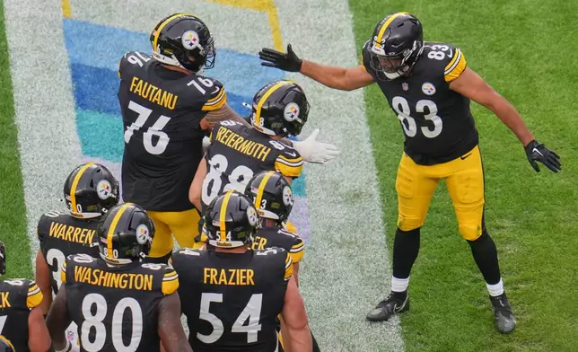 Pittsburgh Steelers tight end Connor Heyward (83) celebrates his touchdown with teammates in the second half of an NFL football game against the Cleveland Browns in Pittsburgh, Sunday, Oct. 12, 2025. (AP Photo/Gene J. Puskar)