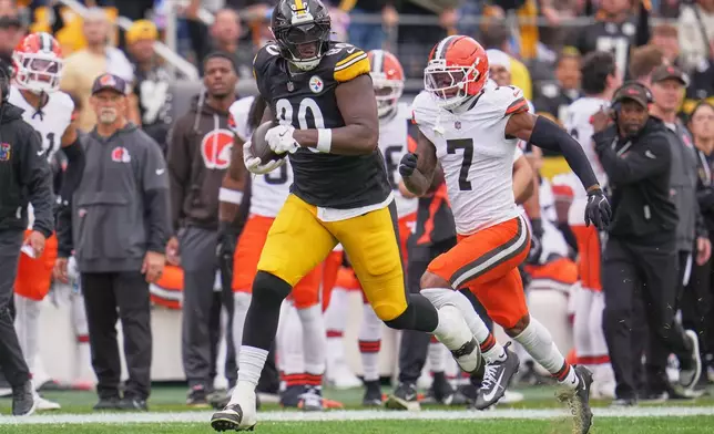 Pittsburgh Steelers tight end Darnell Washington (80) carries as Cleveland Browns cornerback Tyson Campbell pursues in the first half of an NFL football game in Pittsburgh, Sunday, Oct. 12, 2025. (AP Photo/Gene J. Puskar)