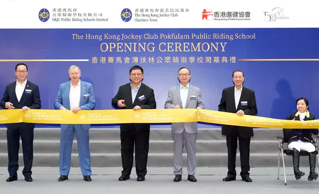 Attending the opening ceremony of The Hong Kong Jockey Club’s Pokfulam Public Riding School were Fletch Chan, Permanent Secretary for Labour and Welfare (Acting) (3rd left); The Hon Martin Liao, Chairman of The Hong Kong Jockey Club and the Hong Kong Jockey Club Public Riding School Limited (3rd right); Winfried Engelbrecht-Bresges, Chief Executive Officer of The Hong Kong Jockey Club and Director of the Hong Kong Jockey Club Public Riding School Limited (2nd left); Thomas Yeung, Chairman of the Riding for the Disabled Association (1st left); Professor Frederick Ho, Chairman of the Hong Kong PHAB Association (2nd right) and Natasha Tse, Hong Kong, China representative at four consecutive Paralympic Games (1st right).