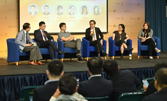 During the Science and Technology Forum, a panel discussion with the title "‘AI+X’ Technologies: Pioneering Interdisciplinary Explorations and Innovations" was held. The session brought together world-renowned scholars to explore how AI can be integrated with other scientific fields to drive interdisciplinary innovation. (Photo provided by the Future Science Prize)