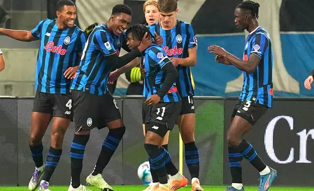 Atalanta's Ademola Lookman, center, celebrates scoring during the Serie A soccer match between Atalanta and AC Milan in Bergamo, Italy, Tuesday, Oct. 28, 2025. (Spada/LaPresse via AP)