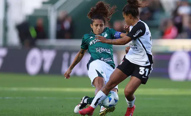 Dayana Rodriguez (31) of Brazil's Corinthians and Paola Garcia of Colombia's Deportivo Cali battle for the ball during the Women’s Copa Libertadores final soccer match in Buenos Aires, Argentina, Saturday, Oct. 18, 2025. (AP Photo/Luciano Gonzalez)