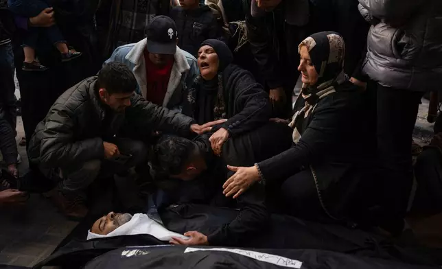 FILE.- Palestinians mourn relatives killed in a Israel strike at a hospital morgue in Rafah, southern Gaza Strip, on March 4, 2024. (AP Photo/Fatima Shbair,File)