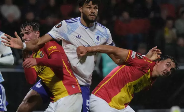 Aston Villa's Tyrone Mings pushes Go Ahead Eagles' Mats Deijl during the Europa League soccer match between Go Ahead Eagles and Aston Villa in Deventer, Netherlands, Thursday, Oct. 23, 2025. (AP Photo/Patrick Post)