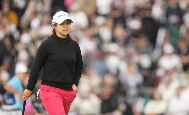 Sei Young Kim of South Korea arrives at the 18th green during the final round of the LPGA Ladies Championship golf tournament at the Pine Beach Golf Links, in Haenam, South Korea, Sunday, Oct. 19, 2025. (AP Photo/Lee Jin-man)