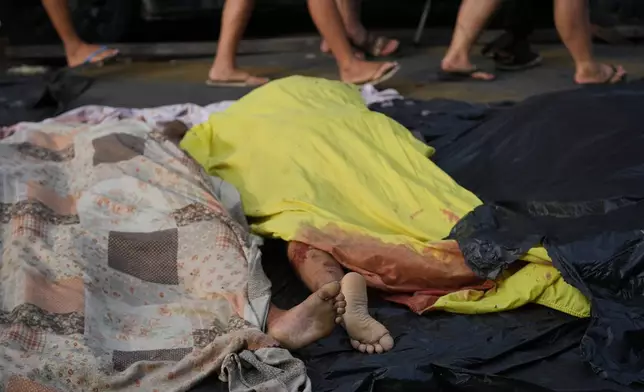 The bodies of a men killed the day before during a police raid targeting the Comando Vermelho gang lie in the Complexo da Penha favela of Rio de Janeiro, Brazil, Wednesday, Oct. 29, 2025. (AP Photo/Silvia Izquierdo) (AP Photo/Silvia Izquierdo)