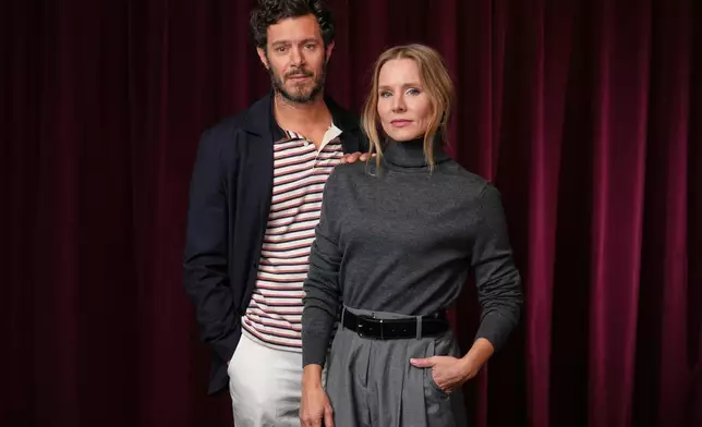 Adam Brody, left, and Kristen Bell, cast members in the Netflix series "Nobody Wants This," pose for a portrait in Los Angeles on Oct. 16, 2025. (AP Photo/Chris Pizzello)