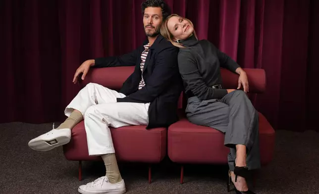 Adam Brody, left, and Kristen Bell, cast members in the Netflix series "Nobody Wants This," pose for a portrait in Los Angeles on Oct. 16, 2025. (AP Photo/Chris Pizzello)