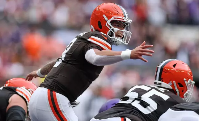 Cleveland Browns quarterback Dillon Gabriel (8) shouts out instructions during the second half of the NFL game between Minnesota Vikings and Cleveland Browns at the Tottenham Hotspur stadium in London, Sunday, Oct. 5, 2025. (AP Photo/Ian Walton)