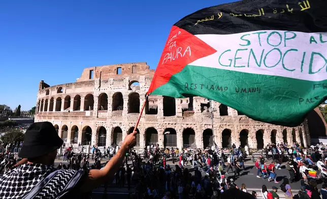 Pro-Palestinian demonstrators pass in front of Rome's Colosseum, Saturday, Oct. 4, 2025, during a march calling for an end to the war in Gaza. (AP Photo/Alessandra Tarantino)