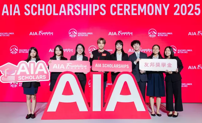AIA Rethink Healthy ambassador Mr. Hins Cheung, AIA Scholars and graduates.