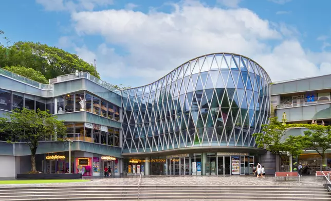 The Peak Galleria performed exceptionally well during the National Day Golden Week, with footfall increasing by 26% year-on-year during the first four days