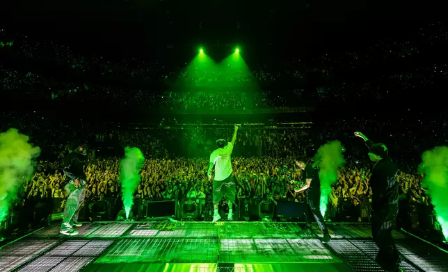 Lucky fans were invited on stage to join Jackson’s performance.